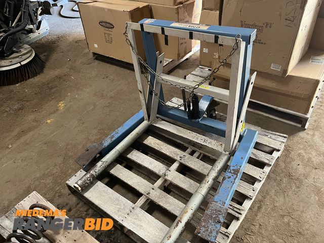 Lot 30-4042 - 1 OTC 1770A Dual Wheel Dolly 1500 lb capacity, works but needs a new caster. See pics. Municipality owned. Seller will load.