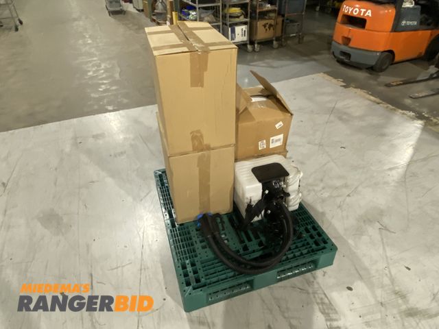 Lot 30-23 - LOT OF 2 Vacuum Suction Tanks, Wearable, w/ FIBC Bulk Bags &amp; Filters  

Seller will assist with ...