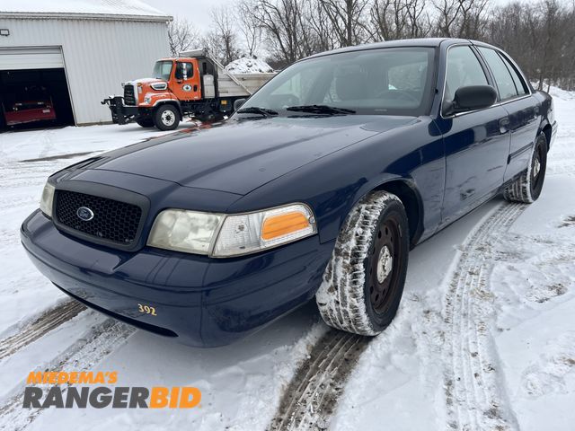 Lot 30-4939 - 2011 Ford Crown Victoria with 92,183 miles Sedan RWD