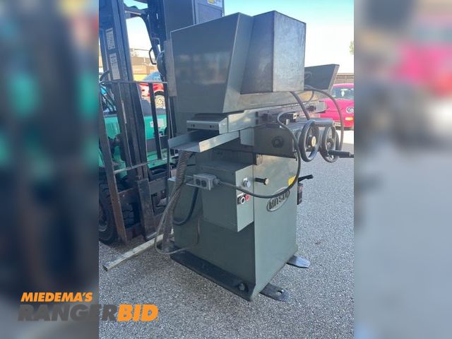 Lot 30-10750 - mitsui msg200ml MITSUI surface grinder in working order, not sure on year ,460v 3 phase , we do have...