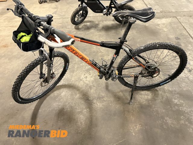 Lot 30-3322 - Trek Bicycle