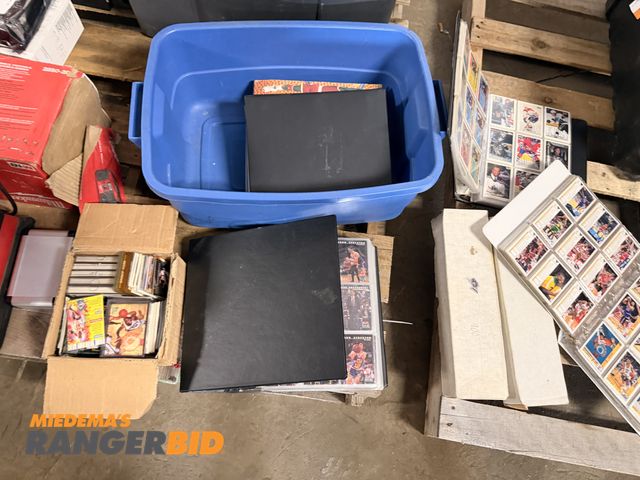 Lot 30-3929 - Large quantity of Baseball and Basketball Cards