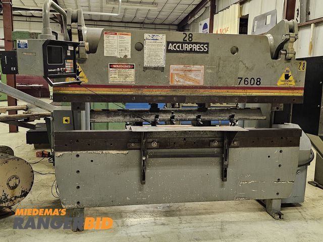 Lot 30-802747 - 1993 Accurpress 7608 60 Ton x 96" Hydraulic Press Break Specifications:
Tonnage: 60 T
Type: HYD
OA L...