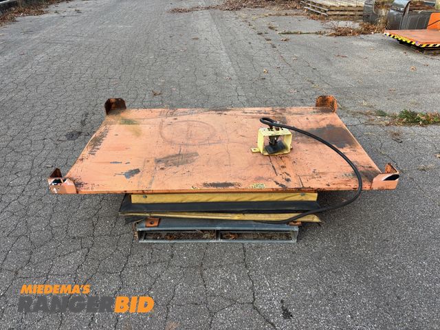 Lot 30-50 - Scott Material Handling Industrial Lift Table, 81"L x 51"W  

Seller will assist with loading. Forkl...