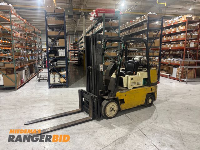 Lot 30-1 - Mitsubishi FGC35 - 8,700 lb. Capacity Forklift Runs & Drives - Requires Repair Mitsubishi FGC35 fork...