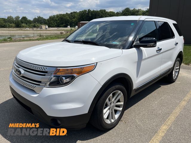 Lot 30-1548 - 2013 Ford Explorer with a 3.5L V6 DOHC 24V engine. XLT 4x4