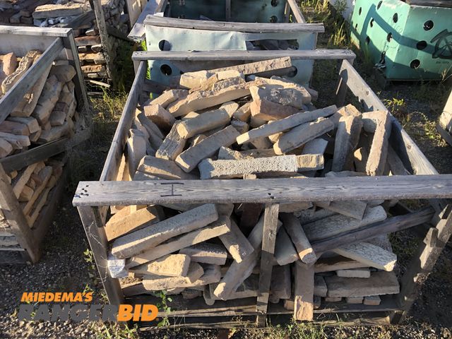 Lot 30-28I - 1 pallet, I, Stack stone / brick veneer, pallet approx 42"x42" x 24" high of new stack stone / brick...