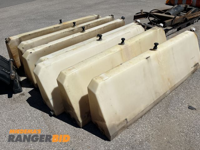 Lot 30-4355 - Lot of (7) Calcium Chloride Tanks.
No visible cracks.
7' long.
Municipality owned, Seller will load.