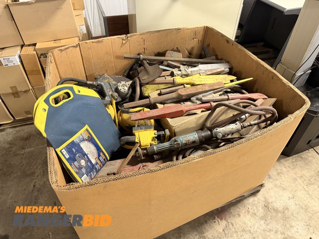 Lot 30-3336 - Jack Hammer bits, saw blades, saw, 3/4" dewalt impact and more.