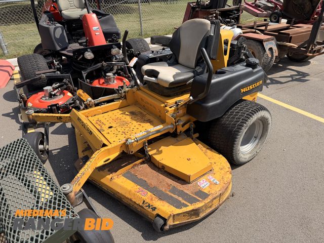Lot 30-3877 - Hustler VX4 #934281 Zero-Turn Lawn Mower Commercial Lawn Mower