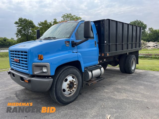 Lot 30-827 - 2006 GMC C7C042 with a 7.8L L6 TURBO DIESEL engine. 30,125 miles Dump Truck