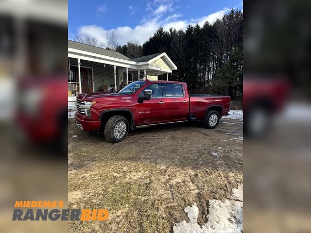 Lot 30-11068 - 2022 Chevrolet 3500HD High Country Crew Cab Pickup Truck 4x4