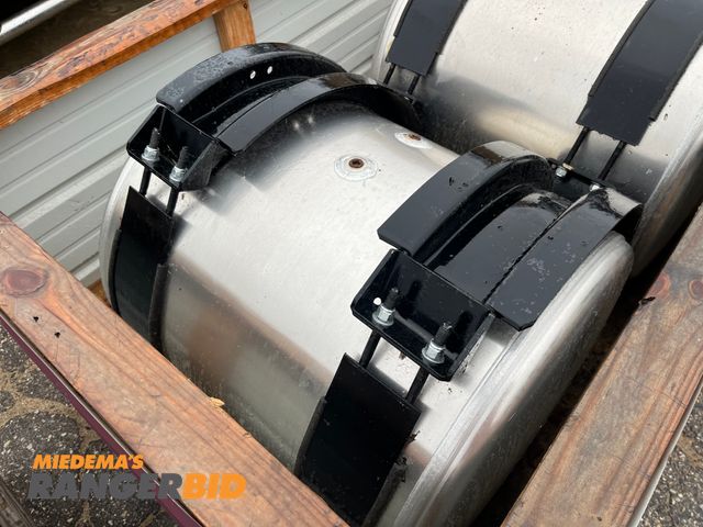 Lot 30-3783 - (1) DTNA 60 Gallon fuel tank with straps.  Came of Western Star Used only once.