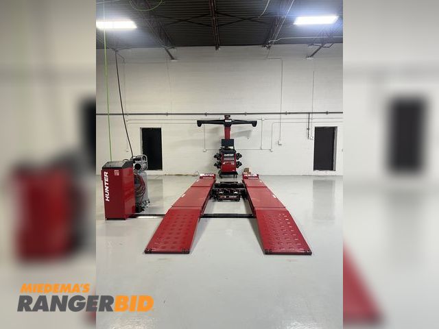 Lot 30-11087 - 2023 Hunter WA67X Wheel Alignment System •	Hunter WA67X Wheel Aligner •	LED Light Kit •	Hunter RX10K...