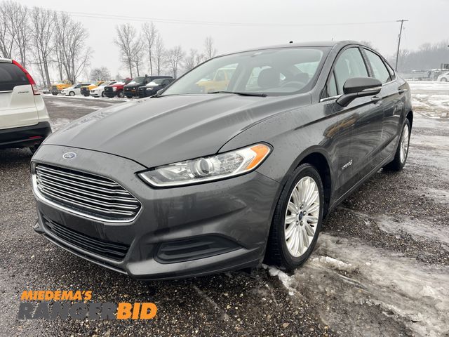 Lot 30-4856 - 2016 Ford Fusion SE Sedan Hybrid FWD