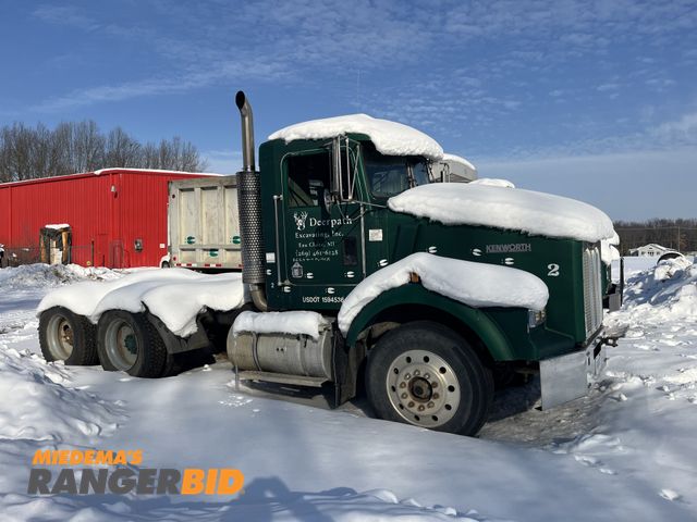Lot 30-4626 - 1995 Kenworth T800B 6x6 Semi Truck