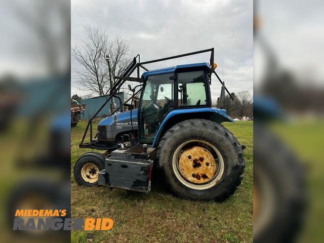 Lot 30-10090 - New Holland TS110 This was owned by township before, ready for work, air and heat, nice tires