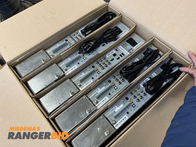 Lot 30-920 - DCH 6200 Non DVR and DCT 6416 III DVR . Pallet