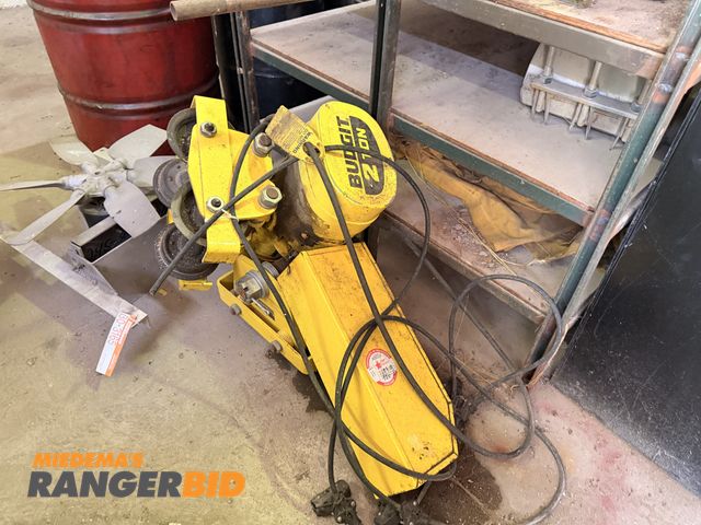Lot 30-3166 - Budgit 2 ton hoist