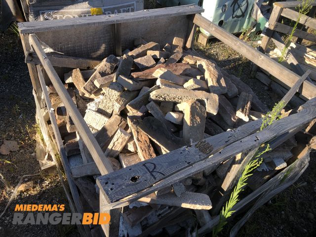 Lot 30-28R - 1 pallet, R, Stack stone / brick veneer, pallet approx 42"x42" x 20" high of new stack stone / brick...