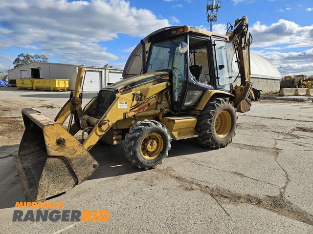 Lot 30-4291 - 2000 CAT 426C Backhoe Loader Backhoe Loader Comes with rear bucket, does not come with breaker.