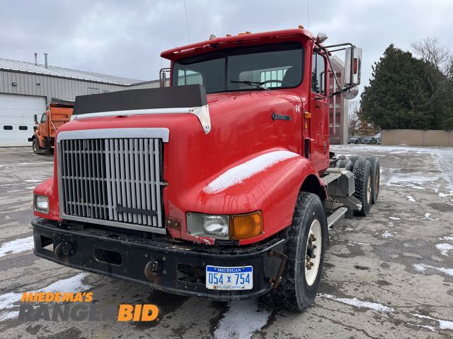 Lot 30-1932 - 1994 International 9400 Michigan Special 6x4 Day Cab