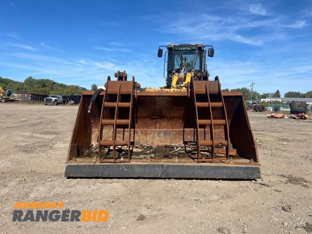 Lot 30-11102 - Wheel Loader Grapple Bucket
Great Shape
side 99"
Rubber end comes on and off
