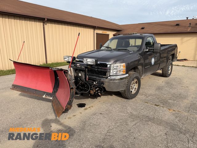 Lot 30-3111 - 2011 Chevrolet Silverado 2500 Regular Cab Long Box Pickup Truck 4x4