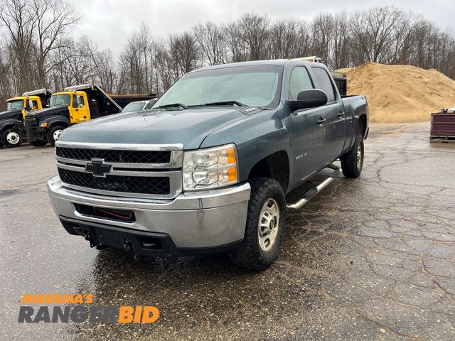 Lot 30-3779 - 2011 Chevrolet Silverado 2500HD with a 6.0L V8 OHV 16V FFV engine. Regular Cab Crew Cab Pickup Truck...