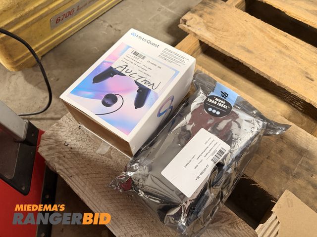 Lot 30-3928 - Lot includes Meta Quest True Touch Controller and Portable Speaker .