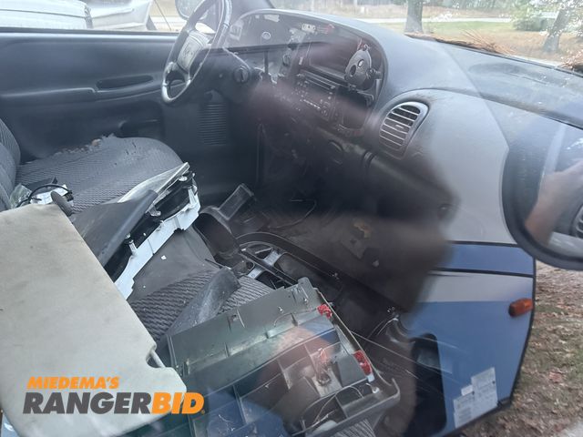 Lot 30-10748 - 2002 Ram 3500 Regular Cab Flatbed Pickup Truck