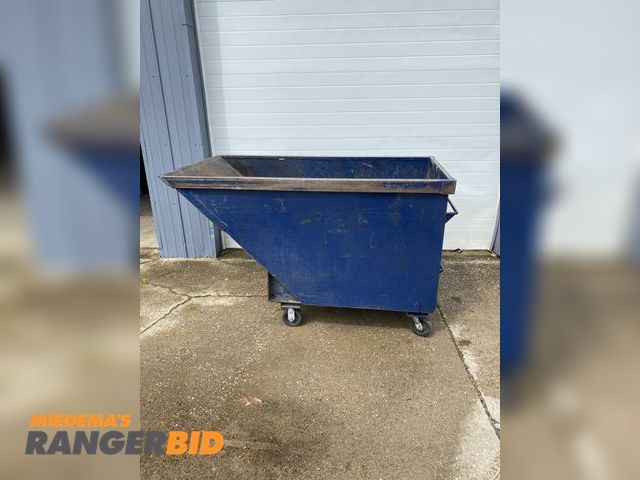 Lot 30-83MVTW - D&amp;B Fabricators Manual Dump Cart 73" L x 35.5" W X 45" H  

The seller can assist with loading. ...