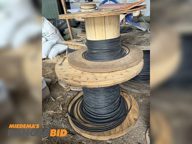 Lot 30-5754 - (2) spools of cable, includes 1 spool of 3 gauge, 7 strand, and 1 spool of 3 gauge UL type use-2 or ...