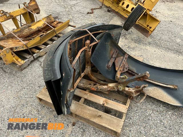 Lot 30-3569 - Pallet of Truck Fenders