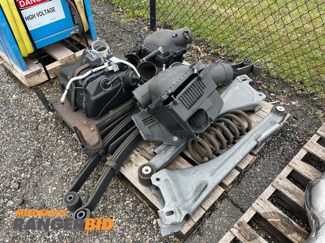 Lot 30-2594 - 2017 Dodge Ram Pallet of parts