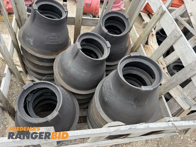 Lot 30-5787 - Lot of approx. (24) 6 3/4" x 14.5" cast iron reducers.