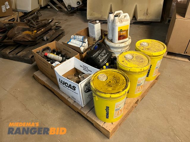 Lot 30-3553 - Lot includes everything on this pallet. Silicone spray, oil, de-icer and more