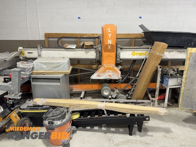 Lot 30-5107 - Farnese Lynx Bridge Saw
