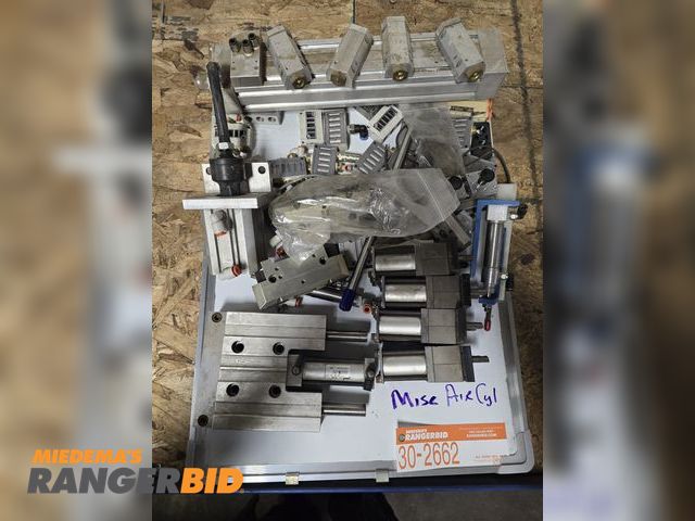 Lot 30-2662 - Misc Air Cylinders and escapements