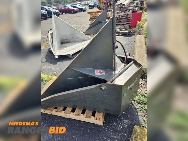 Lot 30-1109 - Pneumatic Gaylord tipper, used