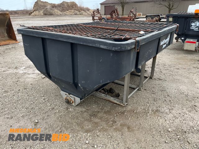 Lot 30-555 - Buyers Salt Dogg Salt / Sand Spreader 8' SHPE 4000 Seller will load. Comes with wiring and controls....