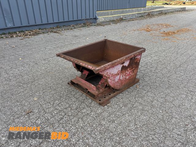 Lot 30-48 - Industrial Scrap Dump Hopper, 33"W x 42"L

  Seller will assist with loading. Forklift and loading d...