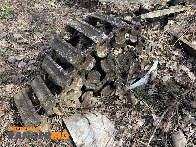 Lot 30-2092 - Skid Steer Over Tire Metal Tracks