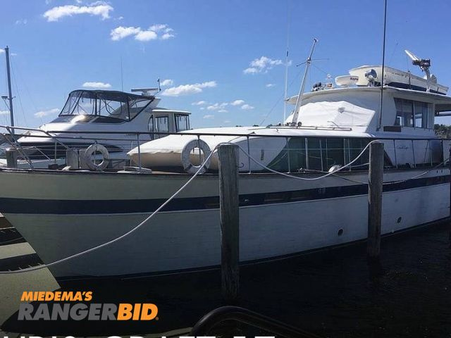 Lot 30-1025 - 1967 Chris-Craft 57 Constellation Open Bow Please Note: IF not removing the boat within 30 days, you...