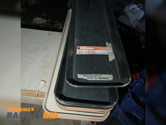 Lot 30-10400 - 1 YOU ARE BIDDING ON ONLY 1 TRAY  size 10x31