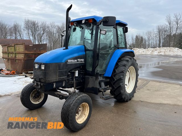 Lot 30-2481 - 2003 New Holland TS110 Tractor