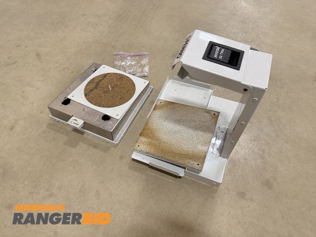 Lot 30-3310 - Ferno M-200 Defibrillator Mount