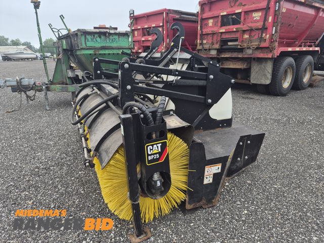 Lot 30-3199 - Caterpillar BP25 Pickup Broom