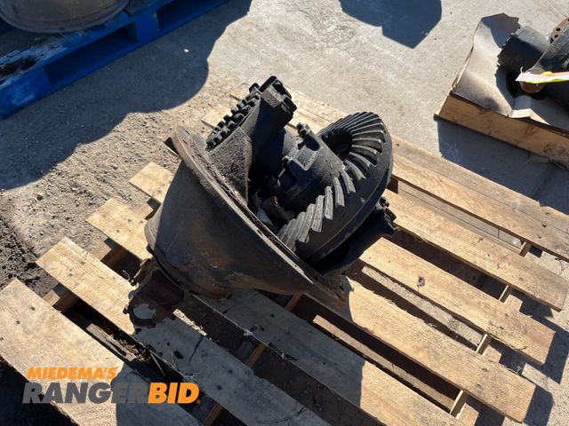 Lot 30-3727 - 1996 International Rear end Municipality owned, seller will load.