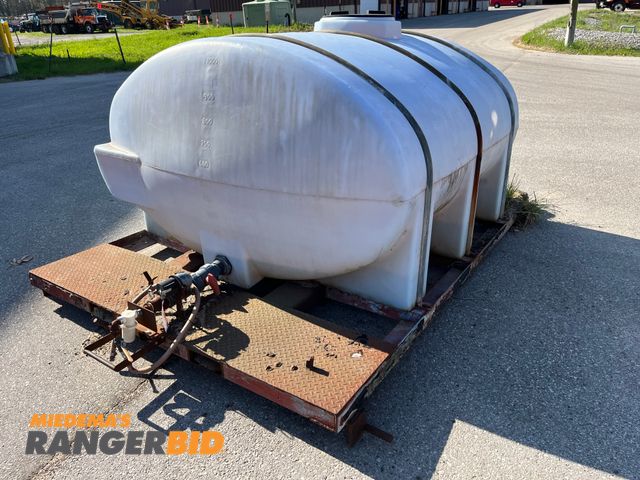 Lot 30-657 - 1,000 gallon tank on box mounted frame.